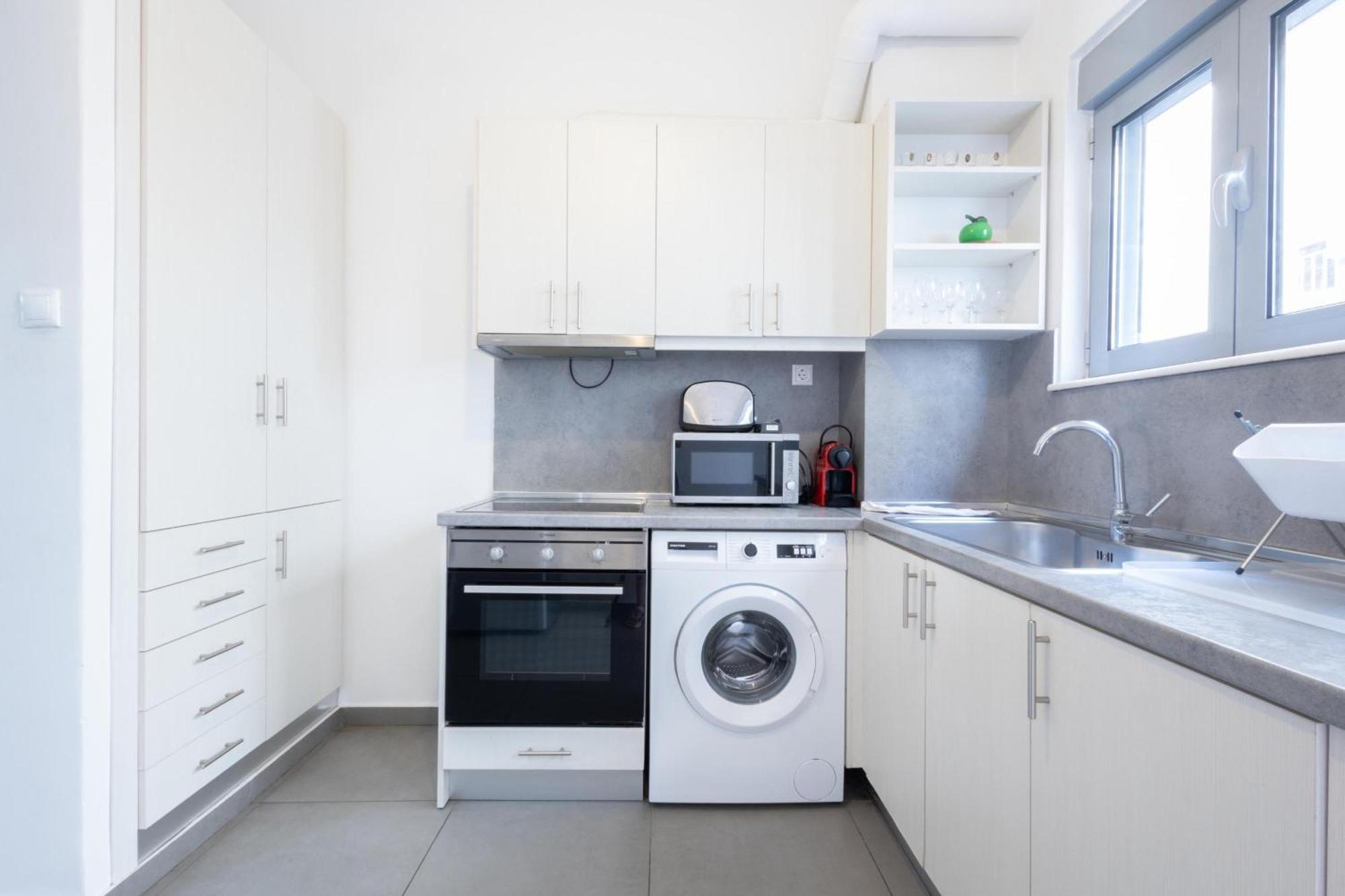 Renovated 5 Bdr House Near Acropolis - New Beds, Terrace & Green Yard Athens Exterior photo