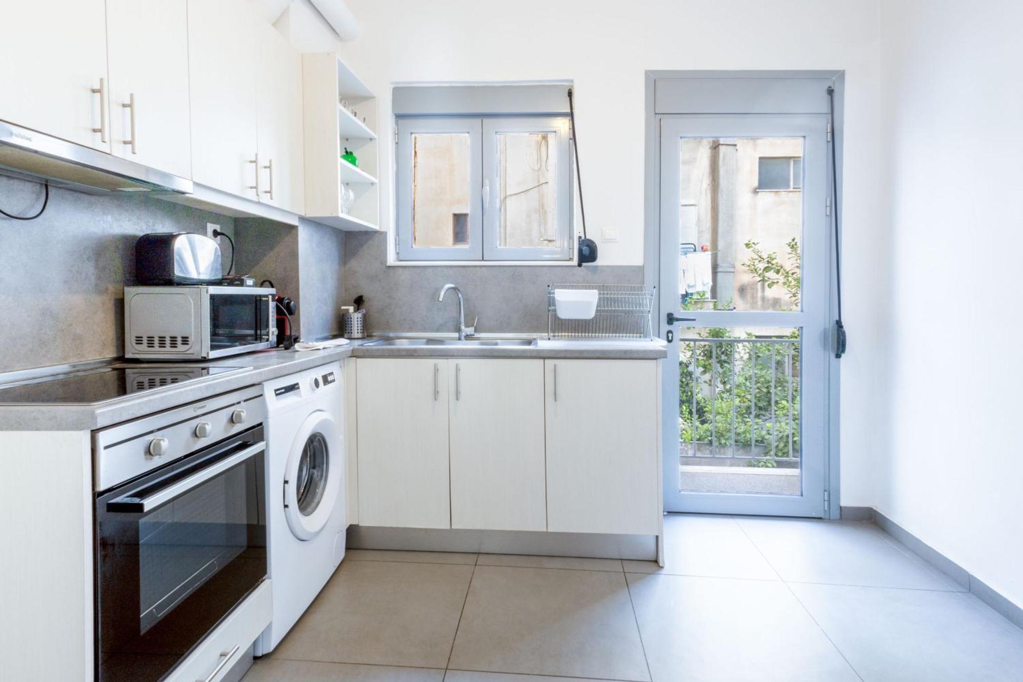 Renovated 5 Bdr House Near Acropolis - New Beds, Terrace & Green Yard Athens Exterior photo