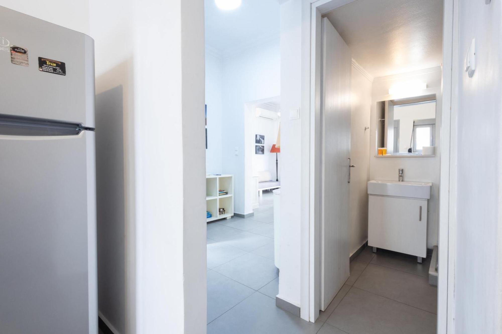 Renovated 5 Bdr House Near Acropolis - New Beds, Terrace & Green Yard Athens Exterior photo