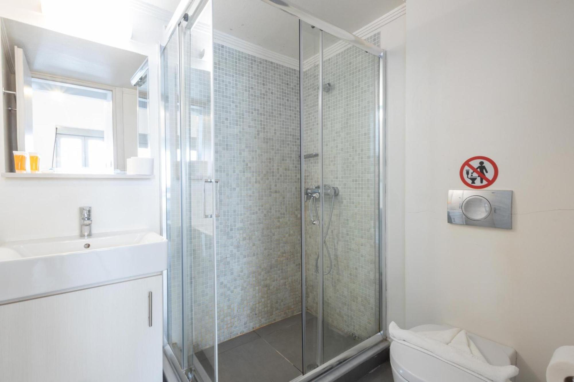 Renovated 5 Bdr House Near Acropolis - New Beds, Terrace & Green Yard Athens Exterior photo