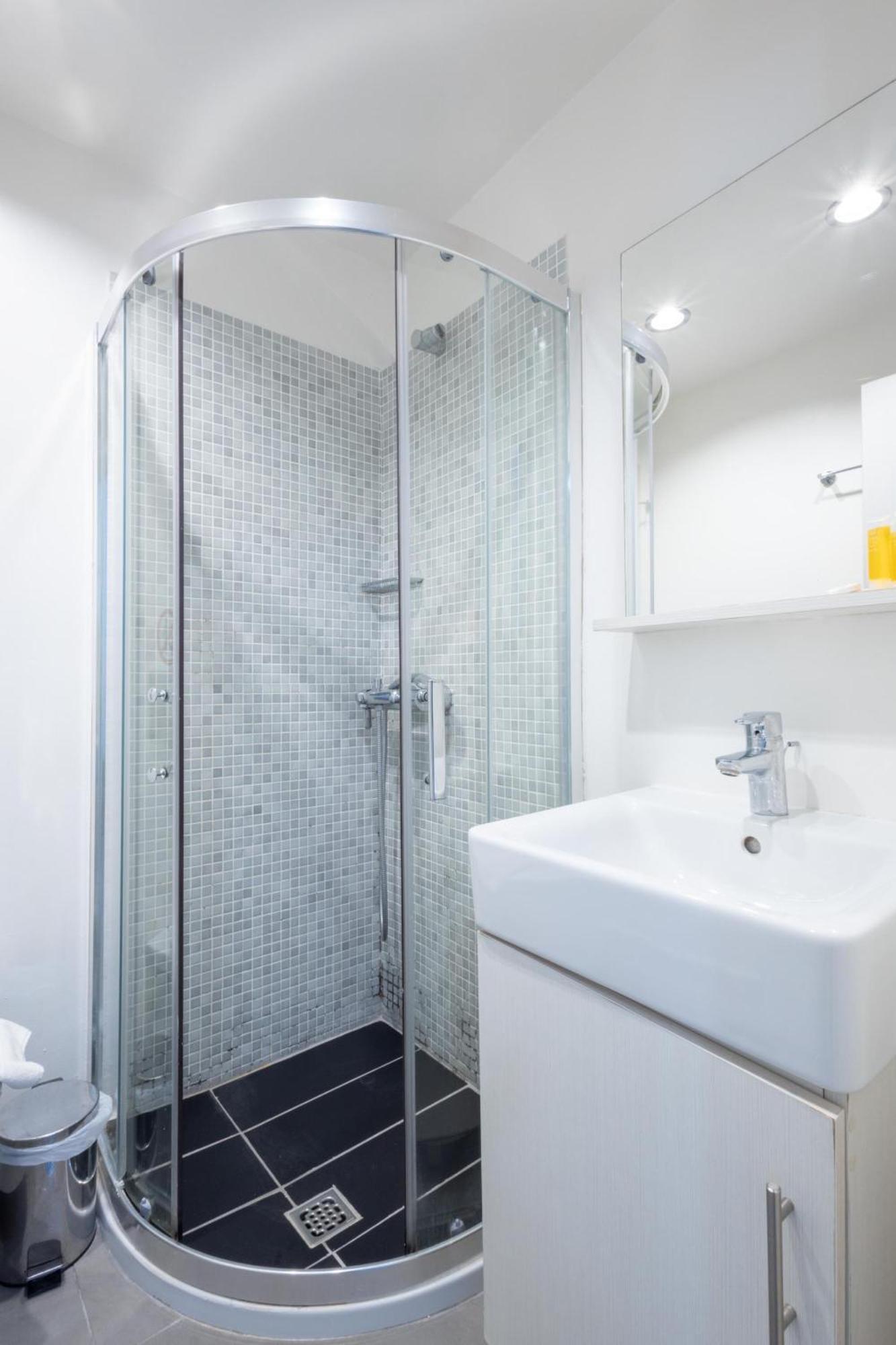 Renovated 5 Bdr House Near Acropolis - New Beds, Terrace & Green Yard Athens Exterior photo