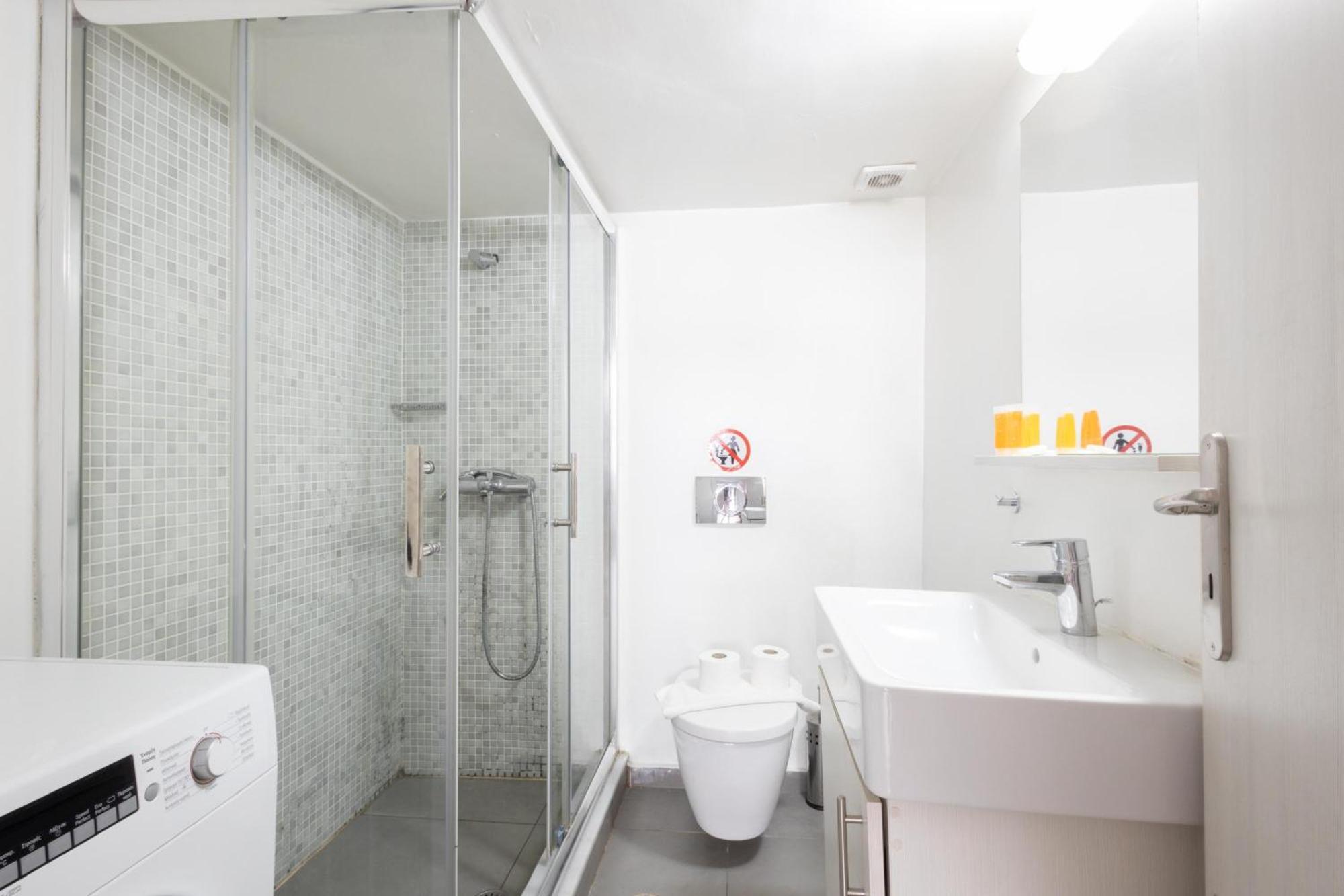 Renovated 5 Bdr House Near Acropolis - New Beds, Terrace & Green Yard Athens Exterior photo