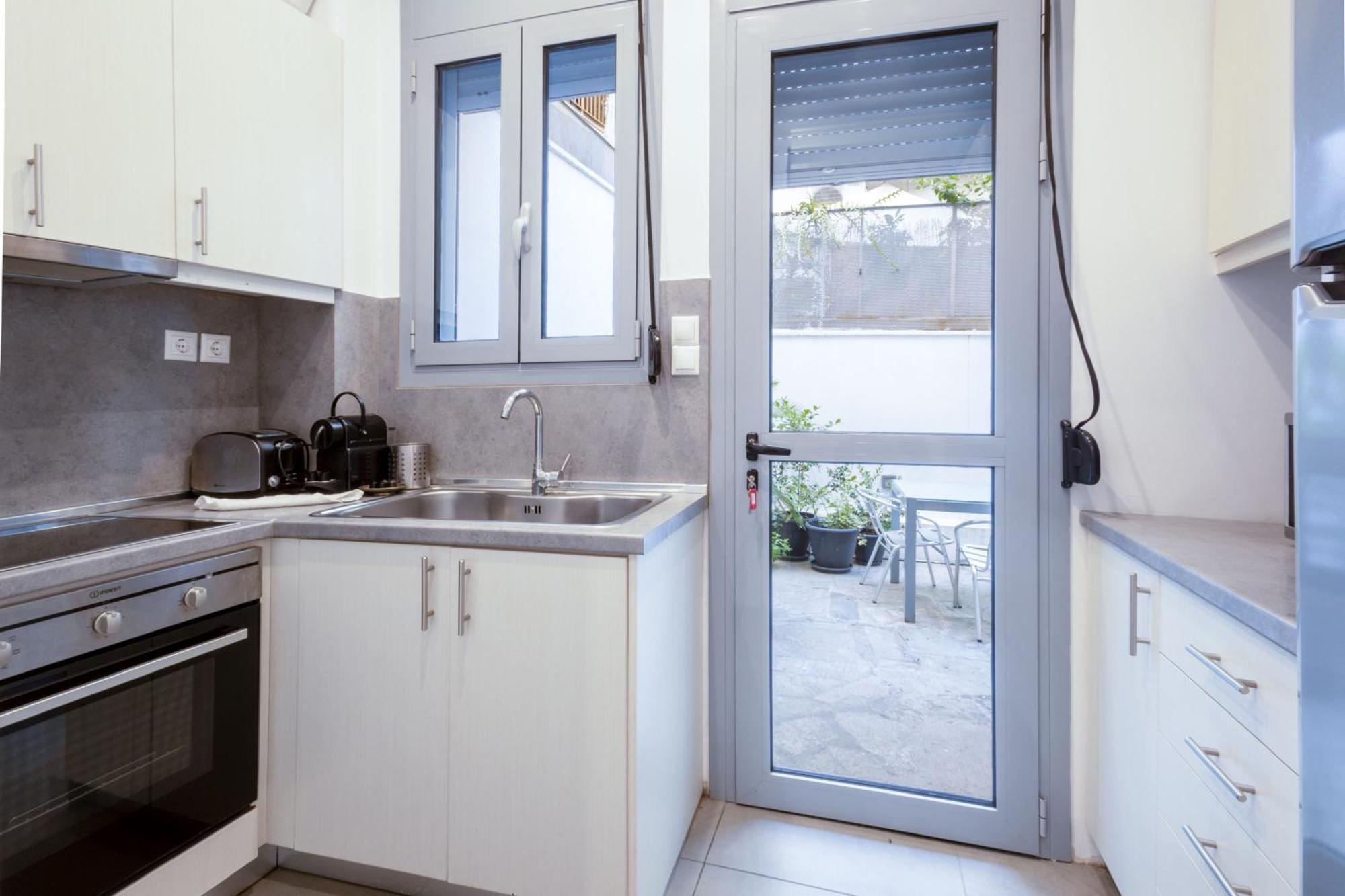 Renovated 5 Bdr House Near Acropolis - New Beds, Terrace & Green Yard Athens Exterior photo