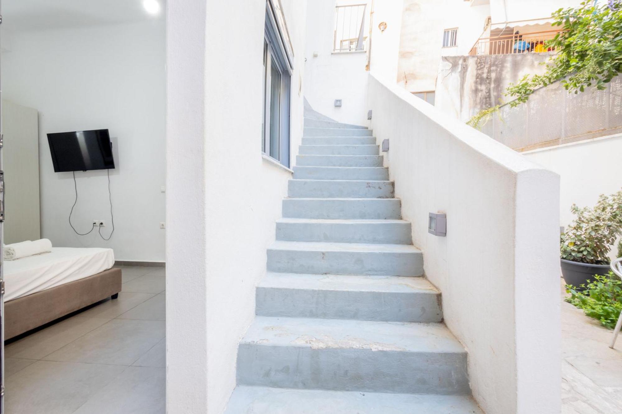 Renovated 5 Bdr House Near Acropolis - New Beds, Terrace & Green Yard Athens Exterior photo