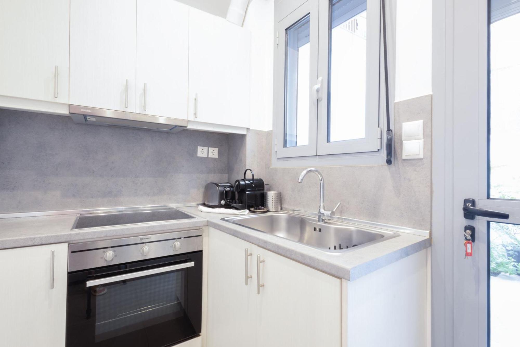 Renovated 5 Bdr House Near Acropolis - New Beds, Terrace & Green Yard Athens Exterior photo