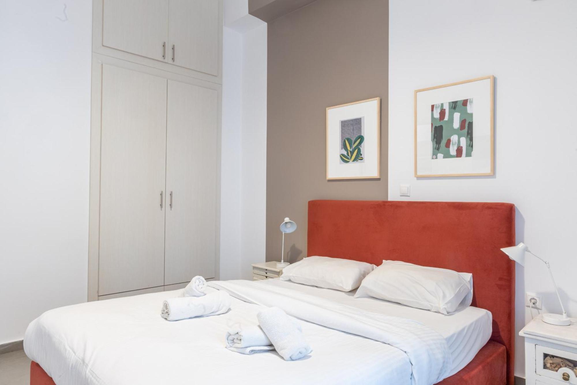 Renovated 5 Bdr House Near Acropolis - New Beds, Terrace & Green Yard Athens Exterior photo