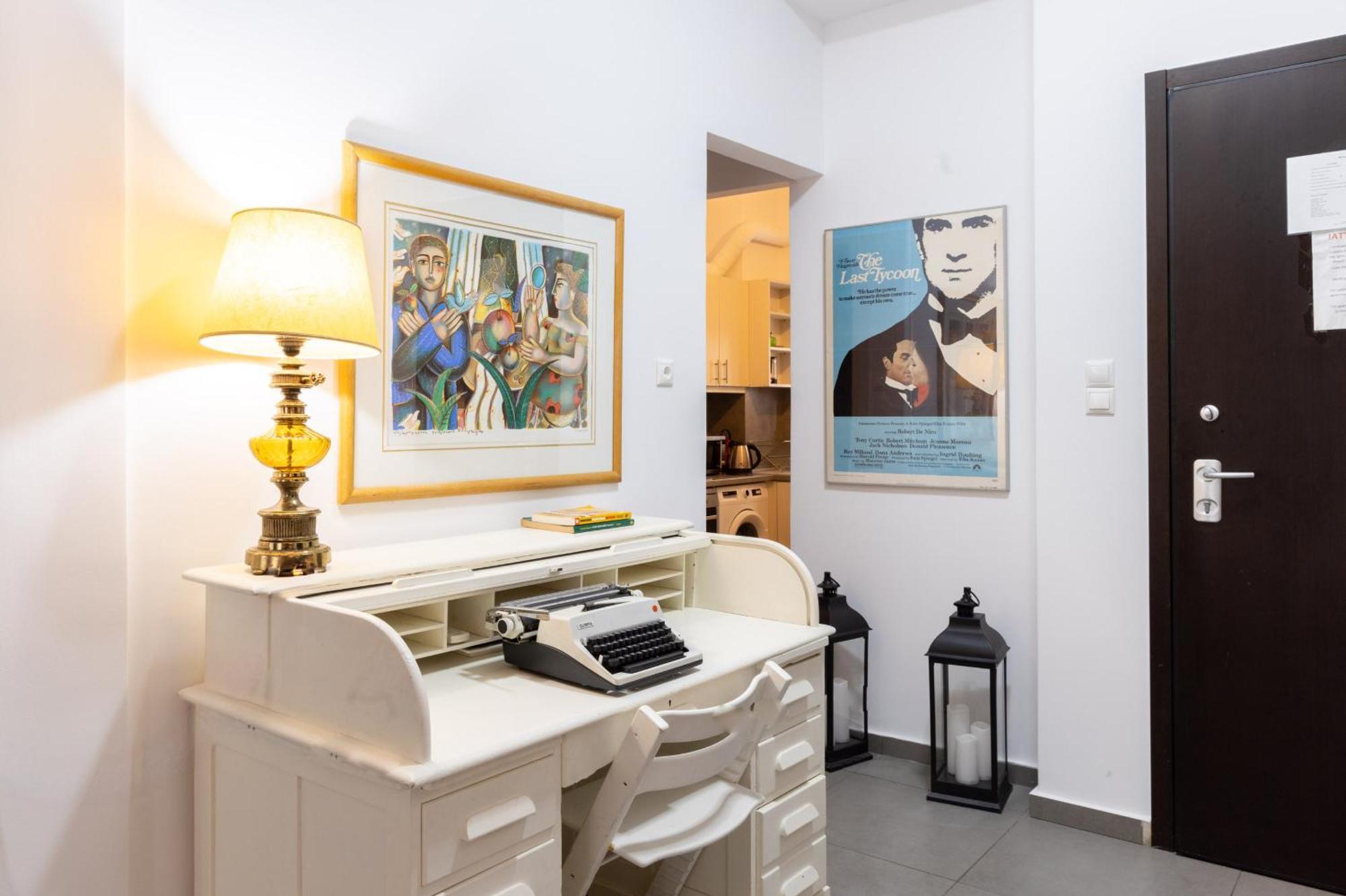 Renovated 5 Bdr House Near Acropolis - New Beds, Terrace & Green Yard Athens Exterior photo