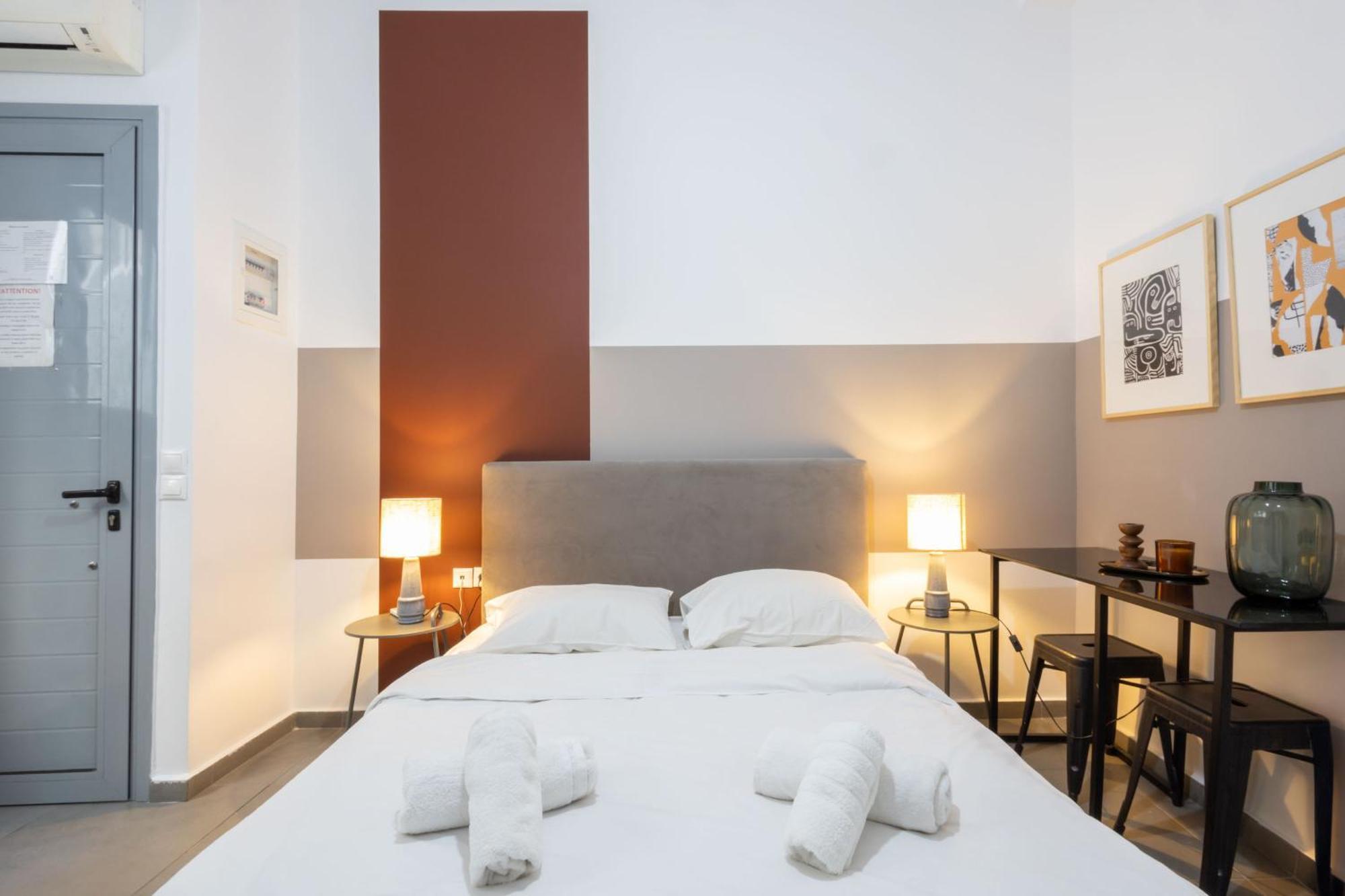 Renovated 5 Bdr House Near Acropolis - New Beds, Terrace & Green Yard Athens Exterior photo