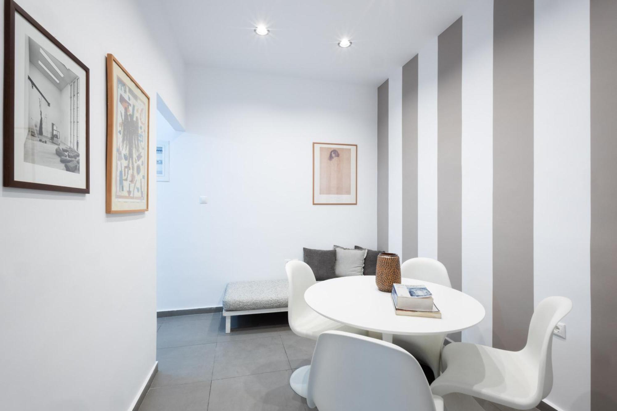 Renovated 5 Bdr House Near Acropolis - New Beds, Terrace & Green Yard Athens Exterior photo