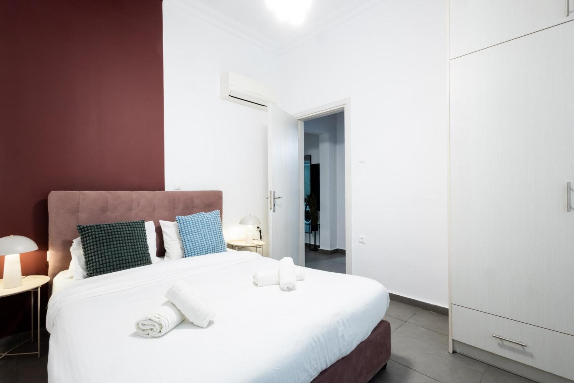 Renovated 5 Bdr House Near Acropolis - New Beds, Terrace & Green Yard Athens Exterior photo